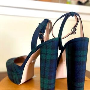 Born on Fifth for Antonio Melani.